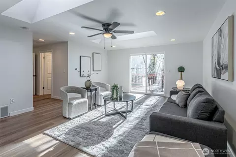 Living - 8624 Xavier Way, Everett, WA 98208 photo 3 of 4