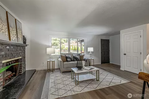 Living - 8624 Xavier Way, Everett, WA 98208 photo 2 of 4