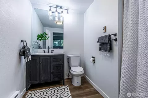 Bath - 8624 Xavier Way, Everett, WA 98208 photo 3 of 4