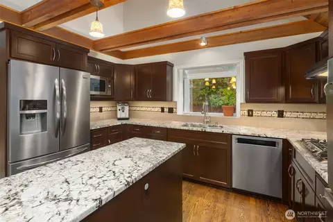 Kitchen - 8430 Talbot Rd, Edmonds, WA 98026 photo 4 of 6