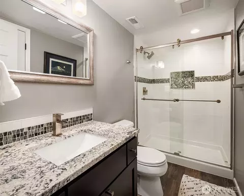Bath - 8430 Talbot Rd, Edmonds, WA 98026 photo 3 of 4
