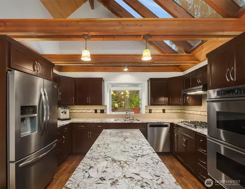 Kitchen - 8430 Talbot Rd, Edmonds, WA 98026 photo 3 of 6