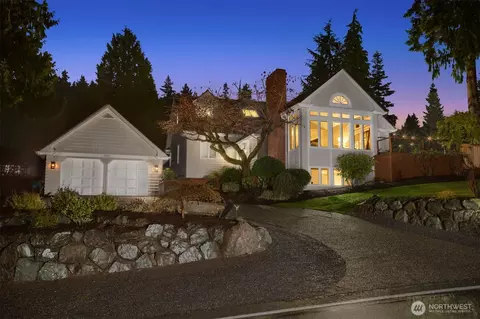 Exterior - 8430 Talbot Rd, Edmonds, WA 98026 photo 8 of 8