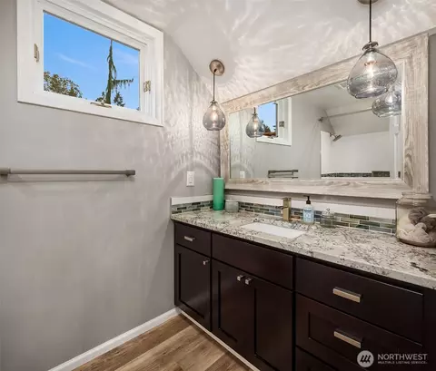 Bath - 8430 Talbot Rd, Edmonds, WA 98026 photo 4 of 4