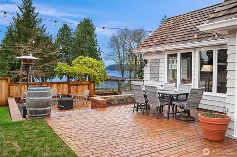 Exterior - 8430 Talbot Rd, Edmonds, WA 98026 photo 3 of 8
