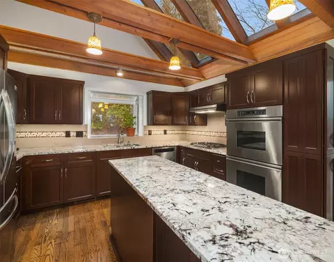 Kitchen - 8430 Talbot Rd, Edmonds, WA 98026 photo 5 of 6