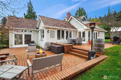 Exterior - 8430 Talbot Rd, Edmonds, WA 98026 photo 4 of 8