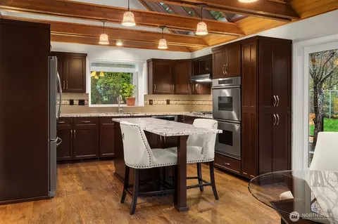Kitchen - 8430 Talbot Rd, Edmonds, WA 98026 photo 2 of 6