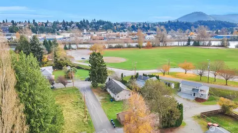 303 S Baker St, Mount Vernon, WA 98273