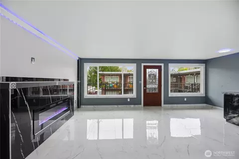 748 S Cloverdale St #8, Seattle, WA 98108