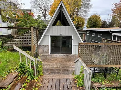 2132 Maple St, Point Roberts, WA 98281