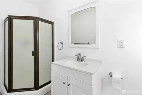 Bath - 1926 Colby Ave, Everett, WA 98201 photo 1 of 2
