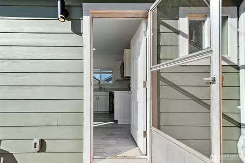 Entry Way - 1926 Colby Ave, Everett, WA 98201 photo 1 of 2
