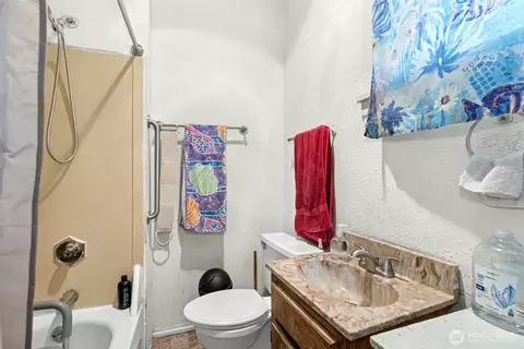 Bath - 1926 Colby Ave, Everett, WA 98201 photo 2 of 2