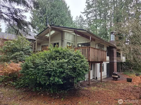 31 E Village View Dr, Allyn, WA 98524