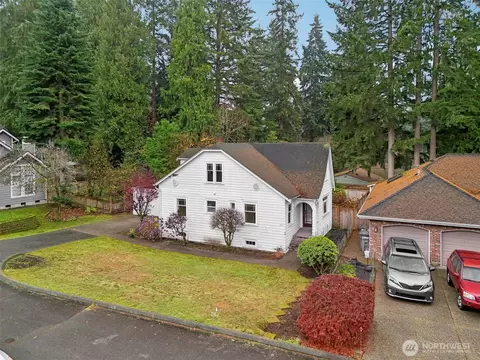 3513 NE 187th Ct, Lake Forest Park, WA 98155