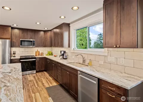 Kitchen - 1726 63rd St SE, Everett, WA 98203 photo 4 of 5