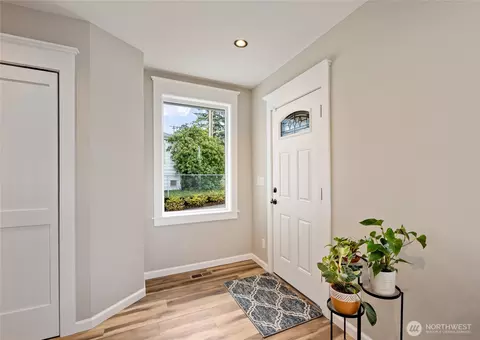 Entry Way - 1726 63rd St SE, Everett, WA 98203 photo 1 of 2