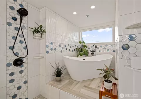 Bath - 1726 63rd St SE, Everett, WA 98203 photo 4 of 5