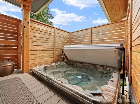 Exterior - 1726 63rd St SE, Everett, WA 98203 photo 5 of 10