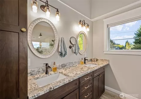 Bath - 1726 63rd St SE, Everett, WA 98203 photo 2 of 5