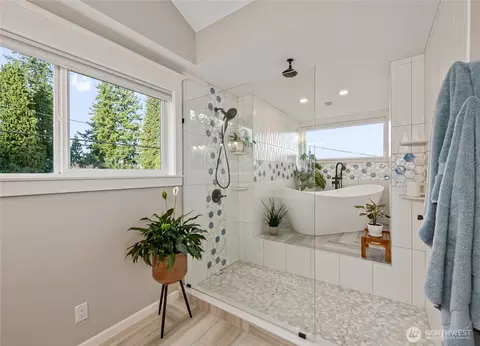 Bath - 1726 63rd St SE, Everett, WA 98203 photo 3 of 5