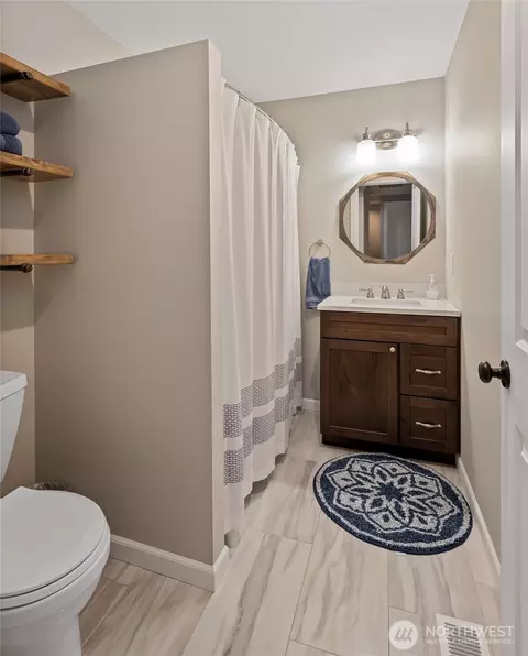 Bath - 1726 63rd St SE, Everett, WA 98203 photo 5 of 5