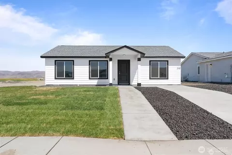 227 Poplar St NE, Royal City, WA 99357