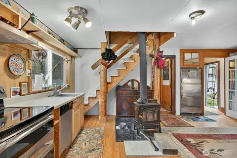 Kitchen - 7554 Nooksack Rd, Everson, WA 98247 photo 4 of 4