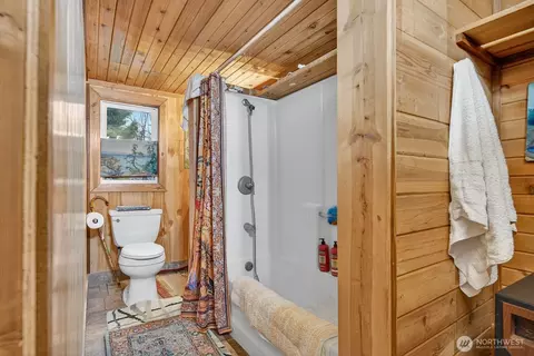 Bath - 7554 Nooksack Rd, Everson, WA 98247 photo 3 of 4