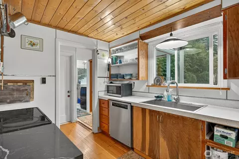 Kitchen - 7554 Nooksack Rd, Everson, WA 98247 photo 2 of 4