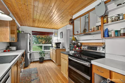 Kitchen - 7554 Nooksack Rd, Everson, WA 98247 photo 1 of 4