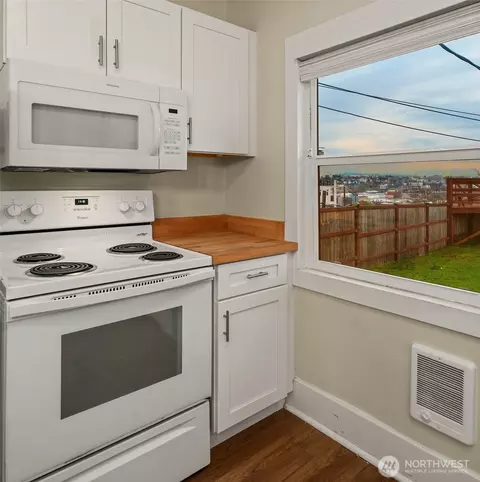 Kitchen - 403 E Wright Ave, Tacoma, WA 98404 photo 3 of 4