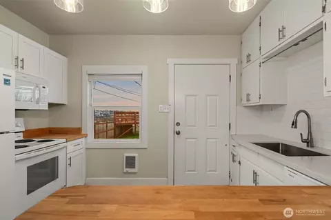 Kitchen - 403 E Wright Ave, Tacoma, WA 98404 photo 1 of 4