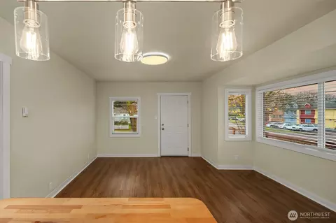 Living - 403 E Wright Ave, Tacoma, WA 98404 photo 3 of 4