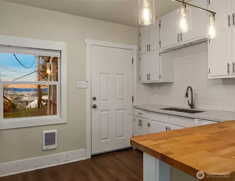 Kitchen - 403 E Wright Ave, Tacoma, WA 98404 photo 4 of 4