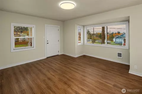 Living - 403 E Wright Ave, Tacoma, WA 98404 photo 4 of 4