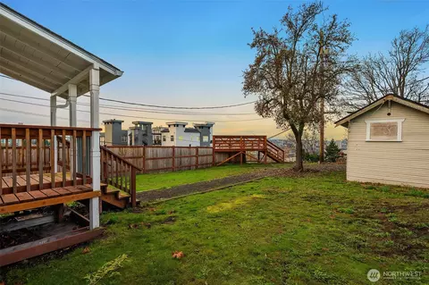 Exterior - 403 E Wright Ave, Tacoma, WA 98404 photo 3 of 4
