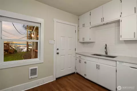 Kitchen - 403 E Wright Ave, Tacoma, WA 98404 photo 2 of 4