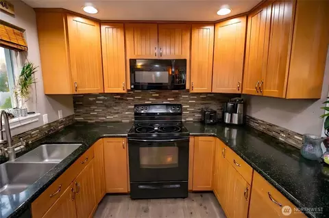 Kitchen - 151 Valley View Dr, Sequim, WA 98382 photo 2 of 3