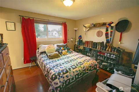 Bedroom - 151 Valley View Dr, Sequim, WA 98382 photo 2 of 3