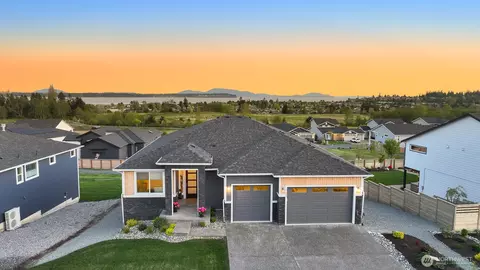 5423 Lonicera Dr, Blaine, WA 98230