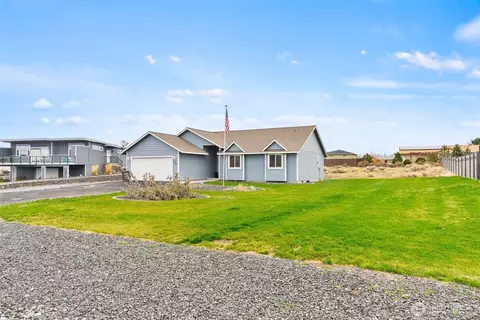 894 Desert Aire Dr SW, Mattawa, WA 99349