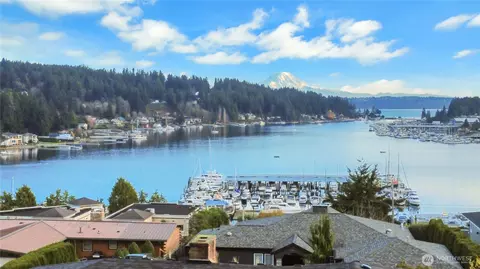 9013 Prentice Ave, Gig Harbor, WA 98332