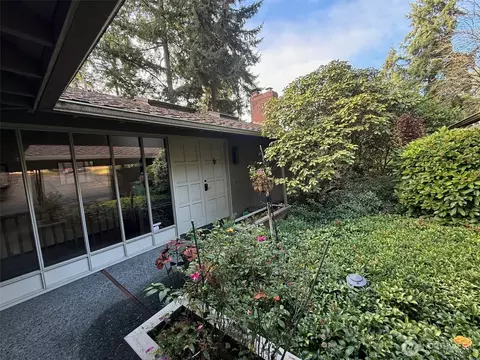8407 SE 82nd St, Mercer Island, WA 98040