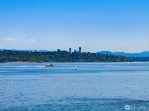 10442 NE Brackenwood Ln, Bainbridge Island, WA 98110