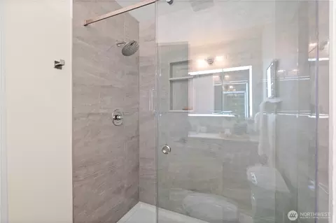 Bath - 23202 Fitzgerald Rd #2, Bothell, WA 98021 photo 2 of 4