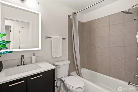 Bath - 23202 Fitzgerald Rd #2, Bothell, WA 98021 photo 3 of 4