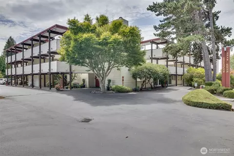8516 196th St SW #105, Edmonds, WA 98026