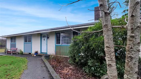 393 Flora Pl, Forks, WA 98331